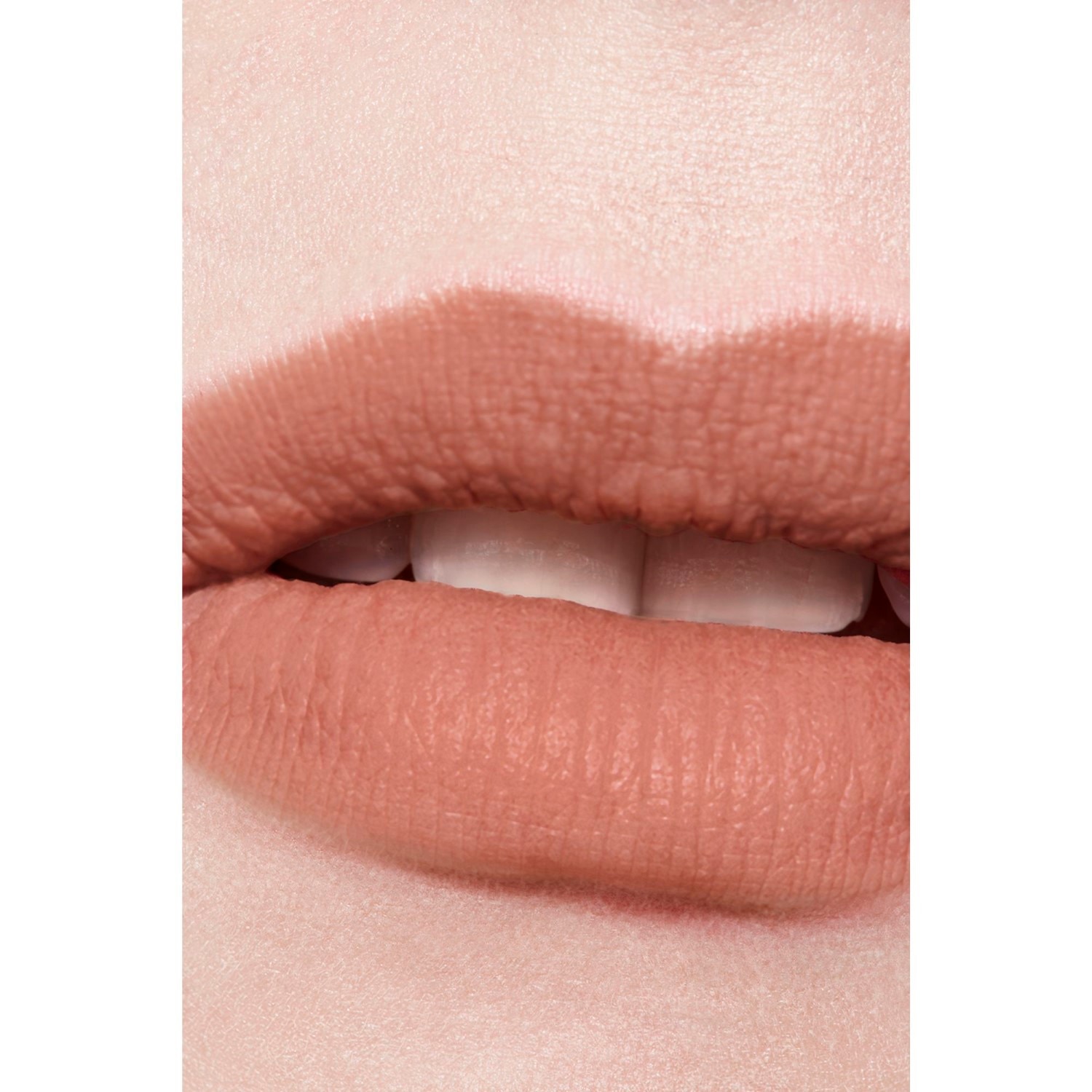 LA BARRA DE LABIOS LÍQUIDA MATE INTENSA DE LARGA DURACIÓN